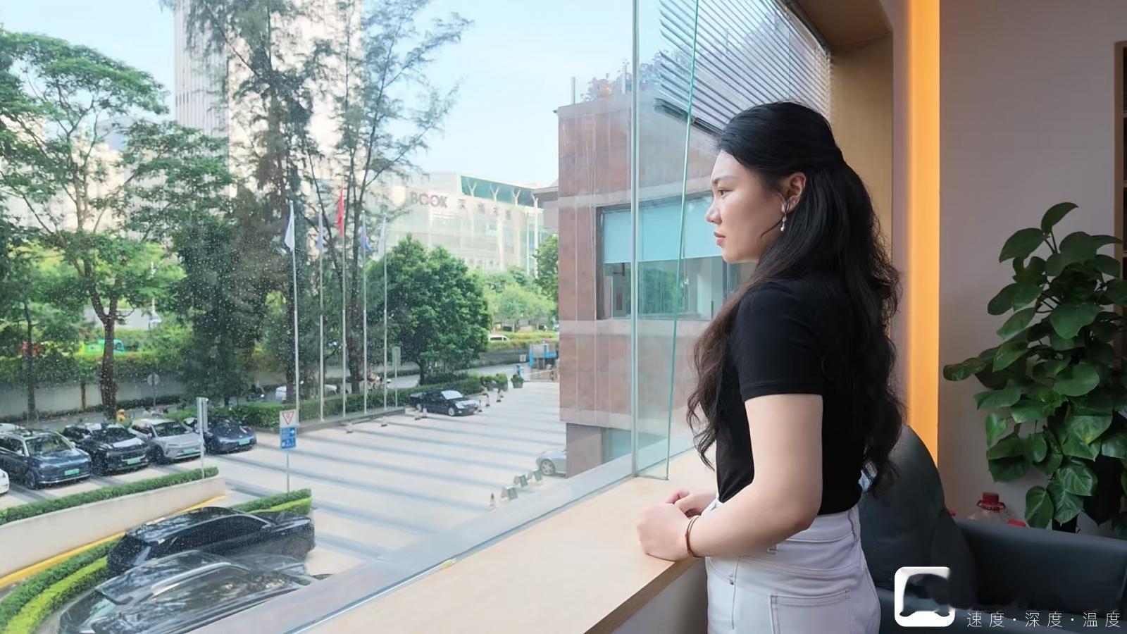 深圳00后女孩遭遇高端杀猪盘！46天被骗51万，骗子套路太隐蔽
 
近日，广东深圳曝光一起典型定制化高端杀猪盘诈骗案，一名00后女孩短短46天内，先后11次参与所谓“内部投资”，最终被骗51.37万元，积蓄、信用卡、网贷全部被套空，损失惨重。
 
不同于普通网恋诈骗，本次骗局极具迷惑性，受害者本身是