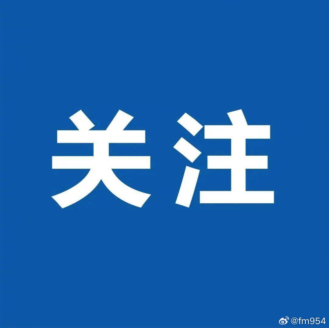 昆明将共享单车纳入公交、地铁联乘优惠体系，通过“昆明融合出行”小程序实现“一码通乘”。魔客、小铃、喵走等品牌参与，换乘享5–9折优惠，时限为30–60分钟。优惠与骑行卡权益不叠加，初期5折为试点政策。市民认可实惠，但反映操作繁琐、需切换小程序影响使用意愿。未来将接入美团、青桔等更多品牌 ​