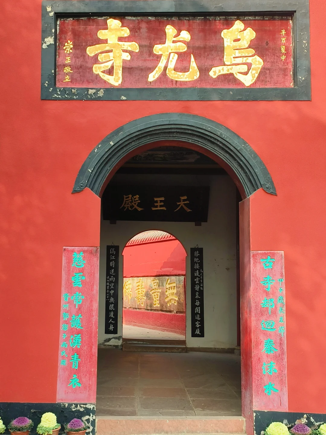 乐山大佛旁，90%人还不知道的免费千年古刹