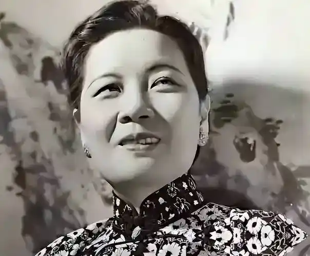 电话中的宋美龄（王正元亲历回忆）
 
史料来源：王正元，曾任国民政府军事委员会委员长侍从室电话监听员，记录抗战时期重庆，宋美龄与宋庆龄姐妹的私下往来。
 
作者担任侍从室电话监听员，通过监听通话，记录下宋美龄、宋庆龄姐妹之间真实的相处状态。
 
专属秘密专线
 
抗战时期，宋美龄专门交代侍卫长俞济时