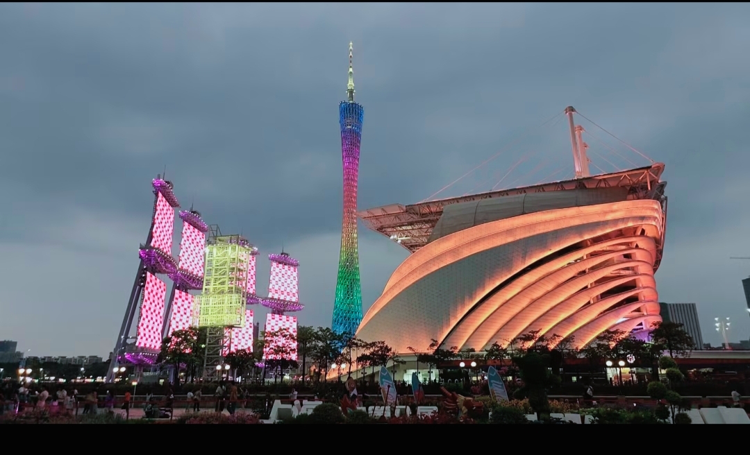 广州花城汇的灯光秀要来了[星星眼]  11月16日至26日(18点30...