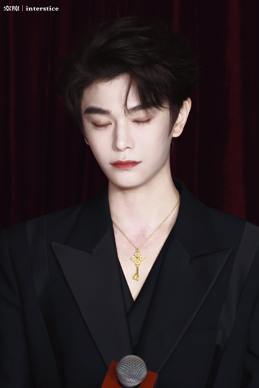 💚#丁禹兮南部档案#💚#丁禹兮张海侠#

你是落日弥漫的橘，天边透亮的星，我贪恋的人间烟火，不偏不倚全都是你


丁禹兮｜天才游戏｜黑白森林｜山河枕｜狐妖小红娘竹业篇｜陈伦｜文彬彬｜卫韫｜张正​