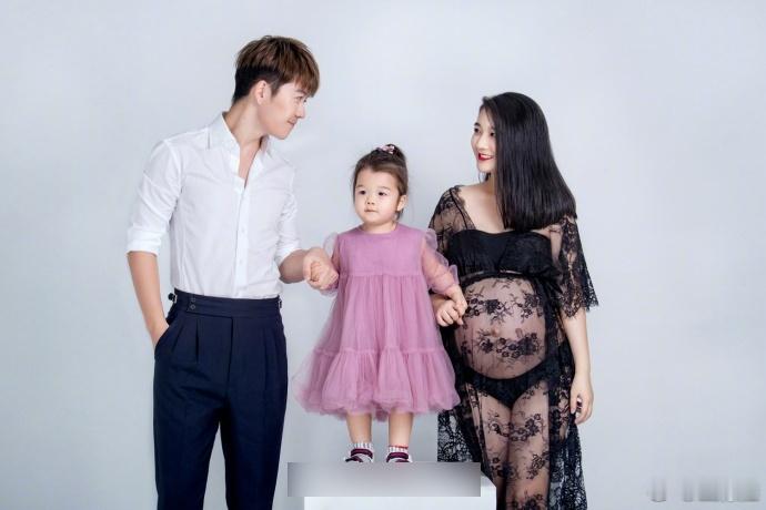 吴雅婷我没有蹭王栎鑫热度，长久以来，吴雅婷一直背负“靠消费前夫博流量”...