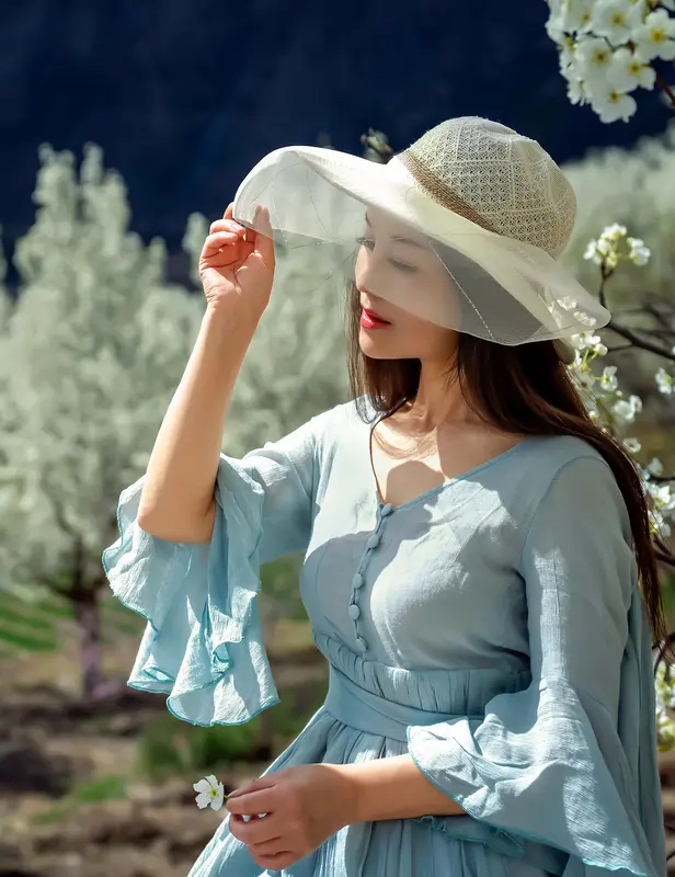 古风女人的美，类型可太多啦。有温婉柔美型，就像画里拿着团扇、眉眼含情的...