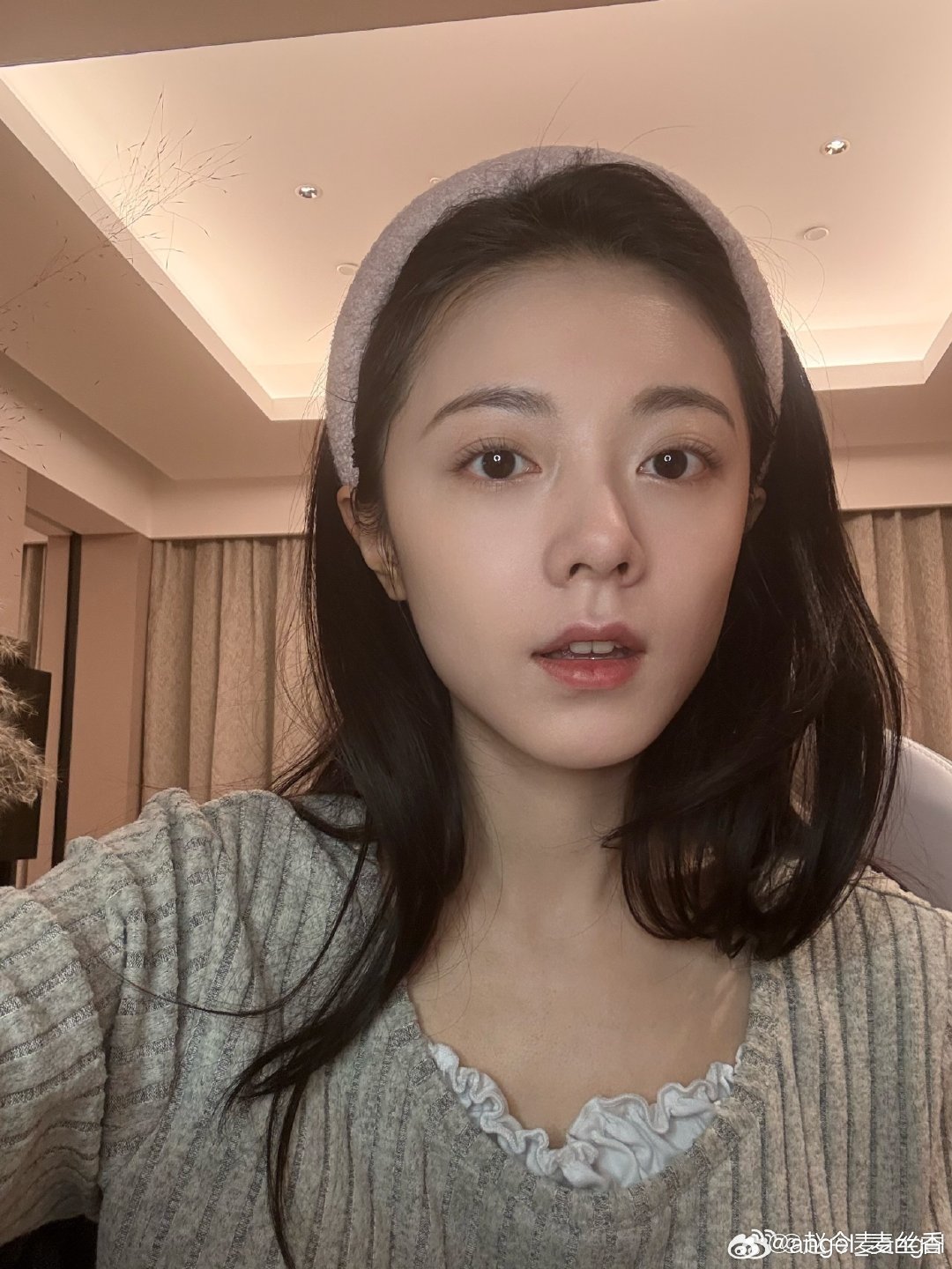 #赵今麦[超话]# 
素颜依旧扛打​