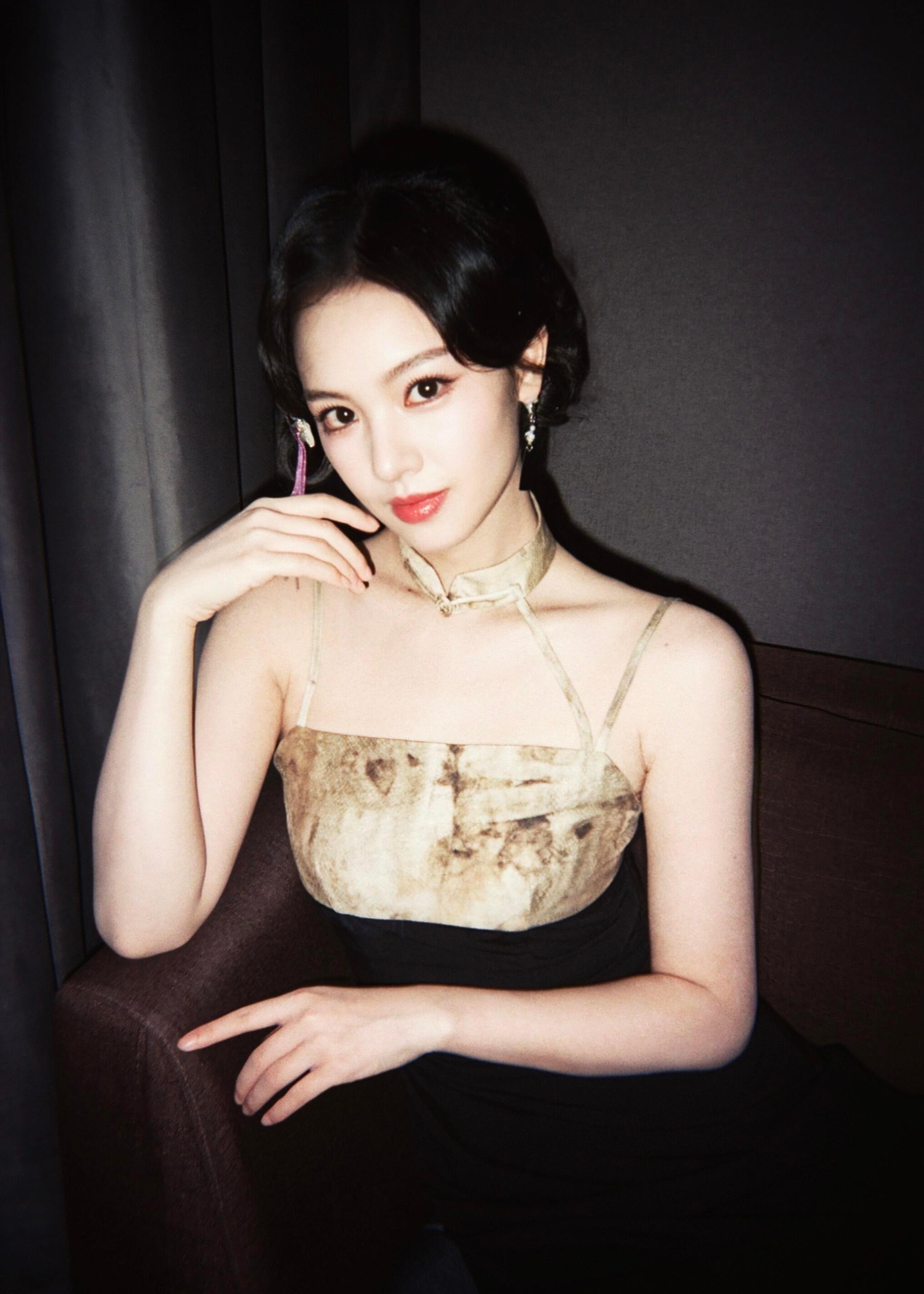 #熊玉婷不好了陆少,你的闪婚妻子跑路了# xyt#熊玉婷慕南嫣# 
【261003小红书更新】
标题：我不要月亮奔我而来，我要成为自己的月亮
文案：月亮都从圆圆变扁扁，我的修图进度条走到100%。国庆小小休息了几天，该交的中秋活动返图作业，虽迟必到啦～

报告：人已到福州，有福之州。
迟到的中秋图，和此刻 ​