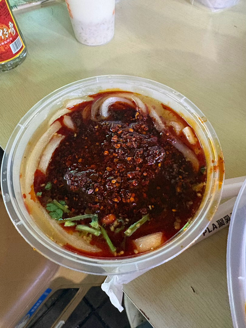 谁一天在网上鼓吹天水麻辣烫好吃的？这玩意儿是真不好吃啊！甜胚子还可以！ ​​​
