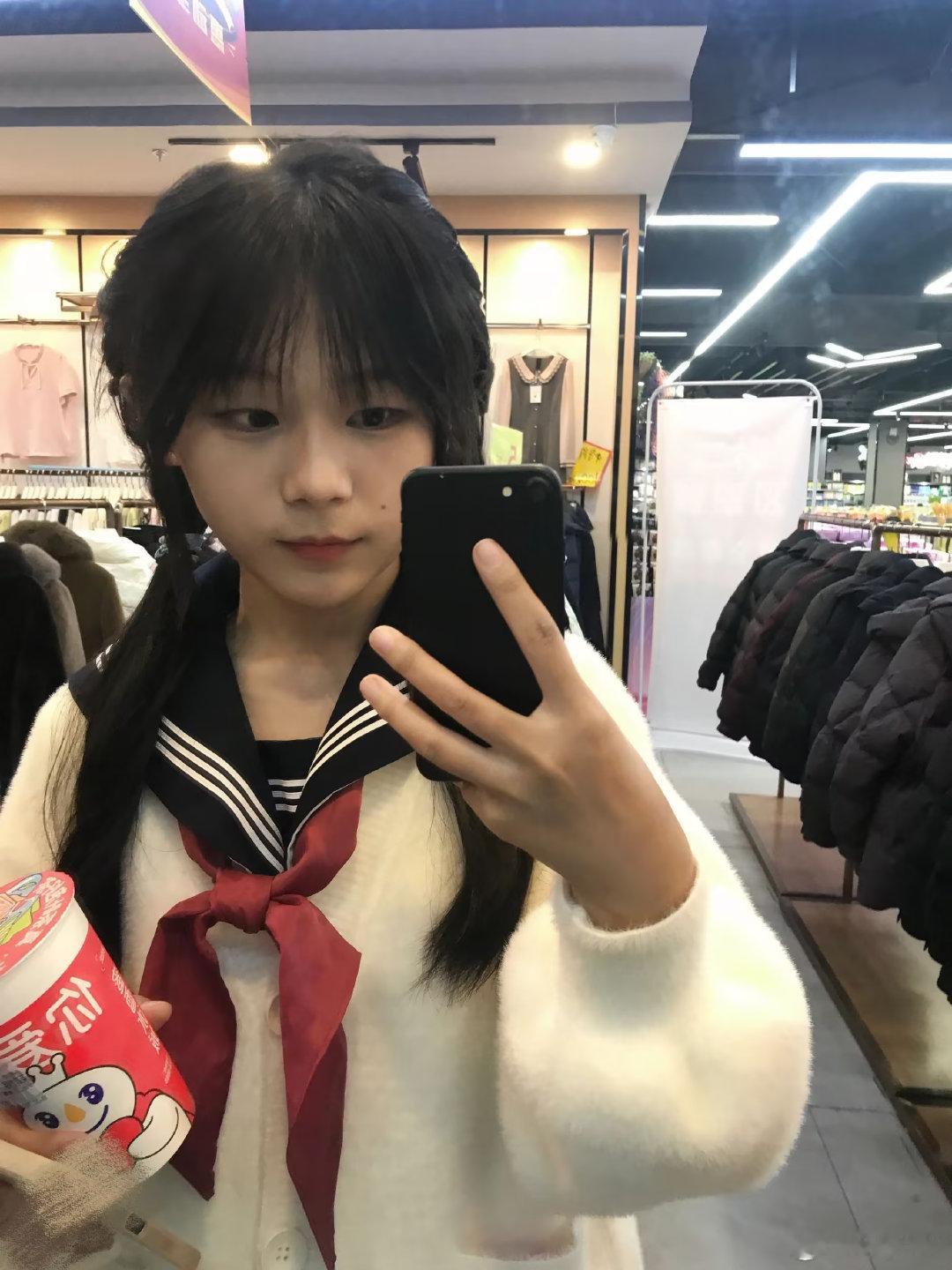 这算是我最喜欢的照片的其中之一，但是deepseek说我不适合这么打扮emm ​
