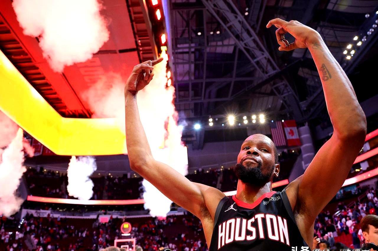 火箭队竟然还想着杜兰特？这操作让人有点看不懂。    要知道，火箭队上...