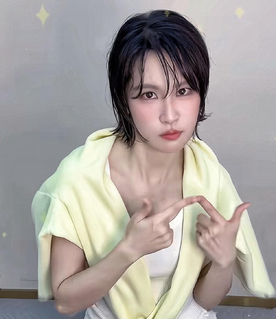 #曾沛慈[超话]#  🥄
开屏美颜暴击
七夕快乐🎉🎉
​