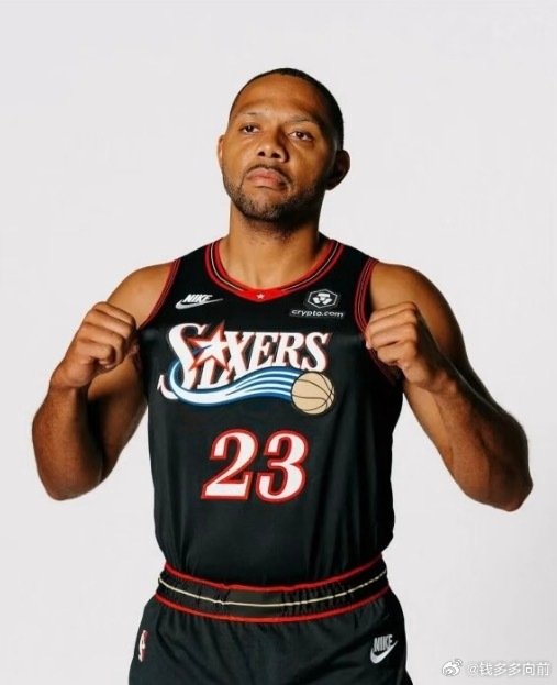 #戈登替补得分NBA现役第一# 37岁的埃里克·戈登，即将宣布退役，结束他18年的NBA生涯。替补生涯总得分3213分，现役球员里排第一。
一个替补，用三分球在历史榜单上刻下了自己的名字。18年，1.868亿薪水。2008届新秀，还剩大洛和小乔丹有合同。威少退了，罗斯也差不多了，他也歇了。 ​