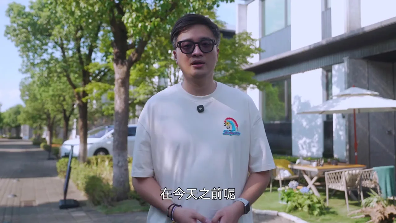 真能玩得转 MPV ？享界V8能行？
享界V8到底是不是小一号的智界V9？旋转座椅是有了，其它还有什