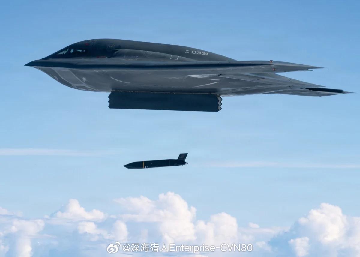 #烽火问鼎计划# 美国空军已为与洛克希德·马丁的散装导弹合同增加了8.26亿美元，使该交易总价值首次突破100亿美元。

位于佛罗里达州埃格林空军基地的空军生命周期管理中心发布合同修改，继续生产联合空对地远程远程导弹（JASSM）和远程反舰导弹（LRASM）。该奖项使合同总价值达到104.8亿美元，较之前的 ​