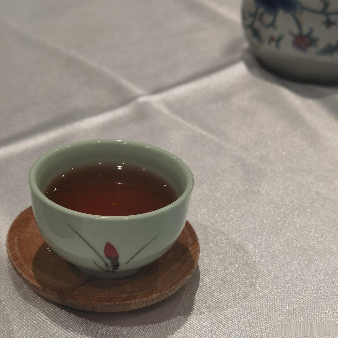 朋友身高体重比是1.82：0.989，我的是1.6：0.7，两个人脂肪...