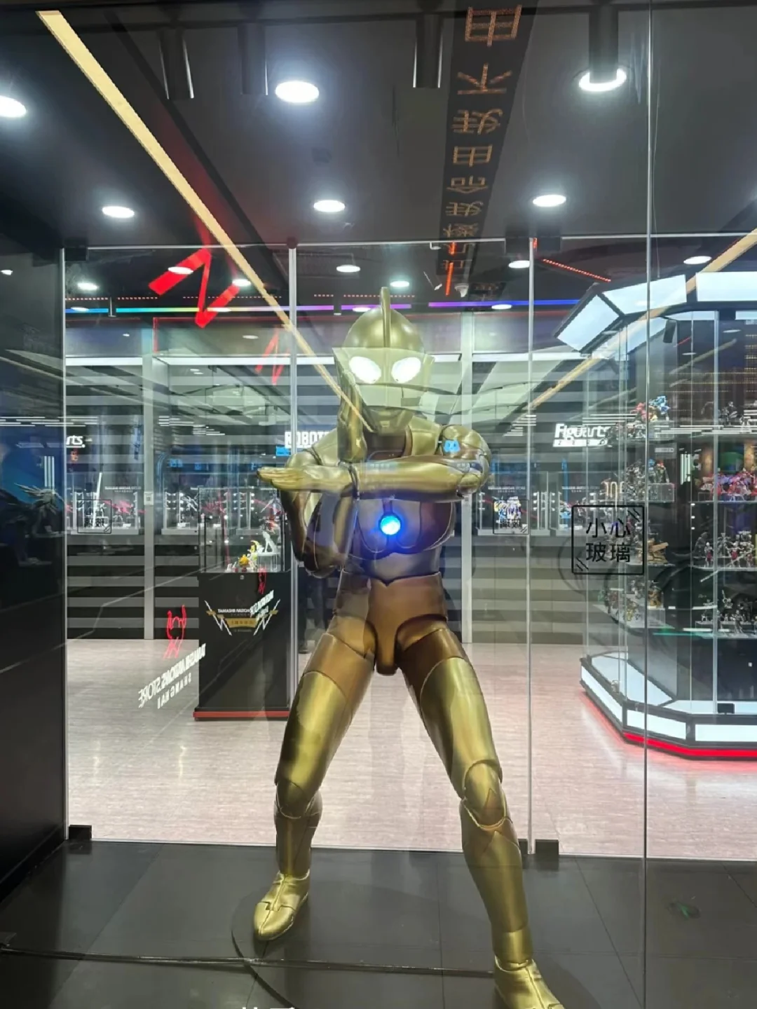 不要替任何人做决定，就算是最亲密的朋友也不行。决定对了，他不一定会感激你；但决定