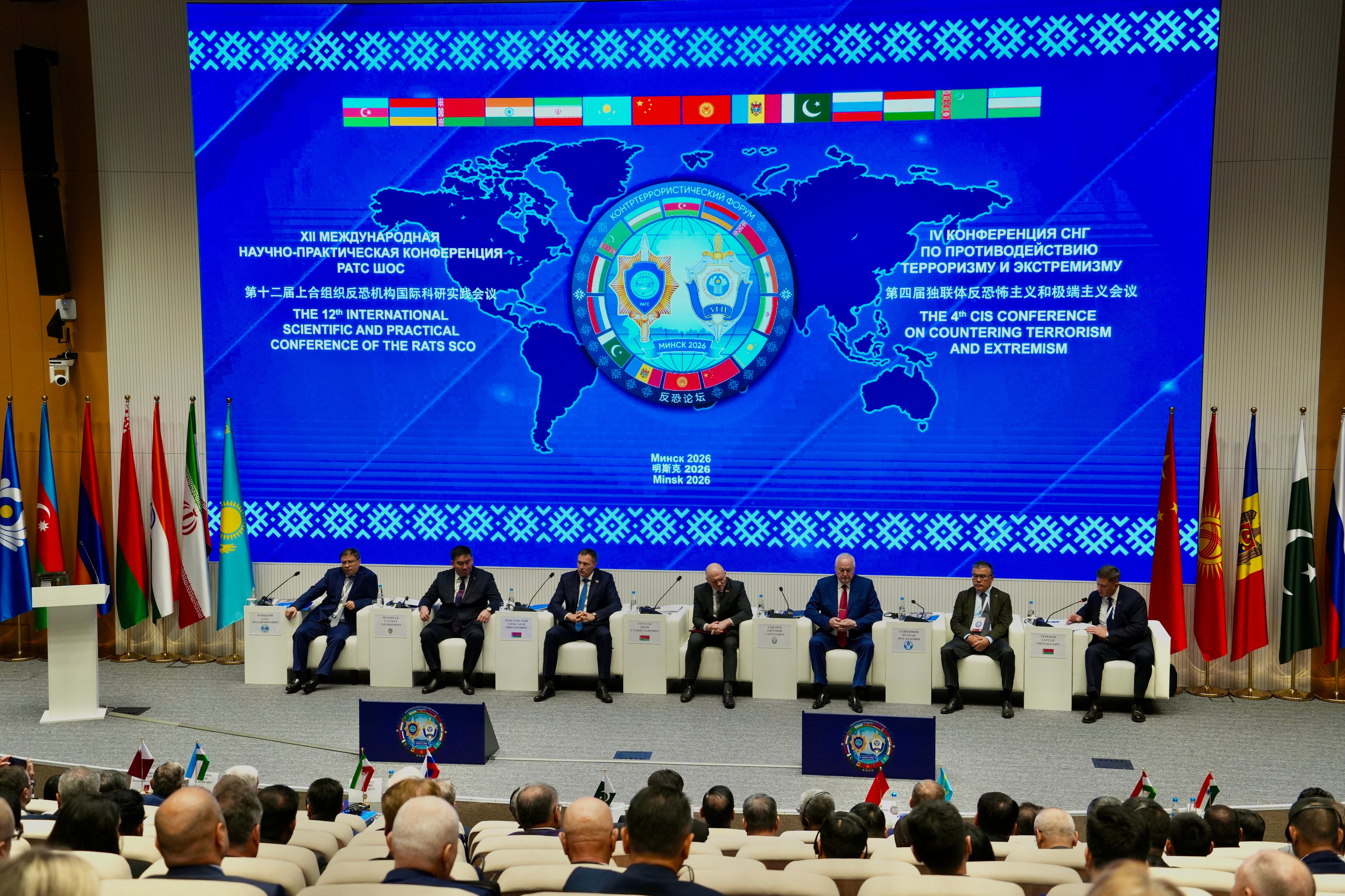 【上合组织副秘书长出席反恐论坛】

2026年10月7日至8日，白俄罗斯国家安全委员会、上海合作组织地区反恐怖机构执行委员会、独联体反恐中心在白俄罗斯共和国明斯克联合举办反恐论坛。论坛框架下举行了第十二届上合组织反恐机构国际科研实践会议和第四届独联体反恐怖主义和极端主义会议，并开展了上合组 ​