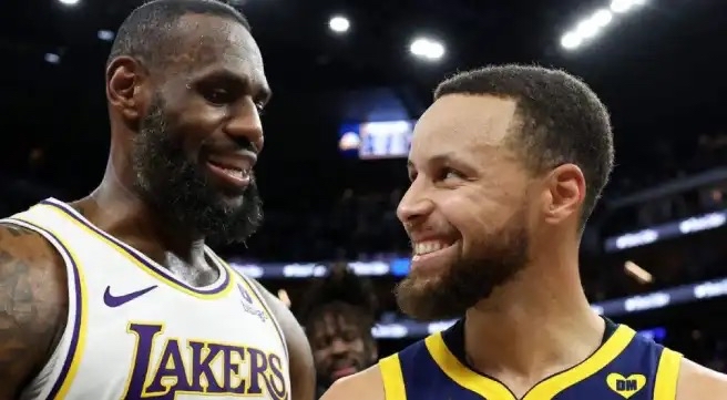 ‌期待新赛季NBA，陪伴詹姆斯詹皇和萌神库里的职业尾期。

1.詹姆斯亮相76人‌：首次身穿76人23号球衣公开亮相，他说自己仍不确定何时退役，但会做好球队需要他做的一切。他透露曾考虑加盟尼克斯，但对方夺冠后他选择了费城。
‌2.库里降薪留守‌：库里表示这是“在不知道考题答案的情况下备考的最佳方式”