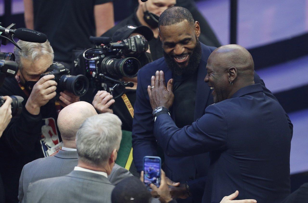 哈灵顿：乔詹科是历史前3  近日，前NBA球员艾尔·哈灵顿在《To T...