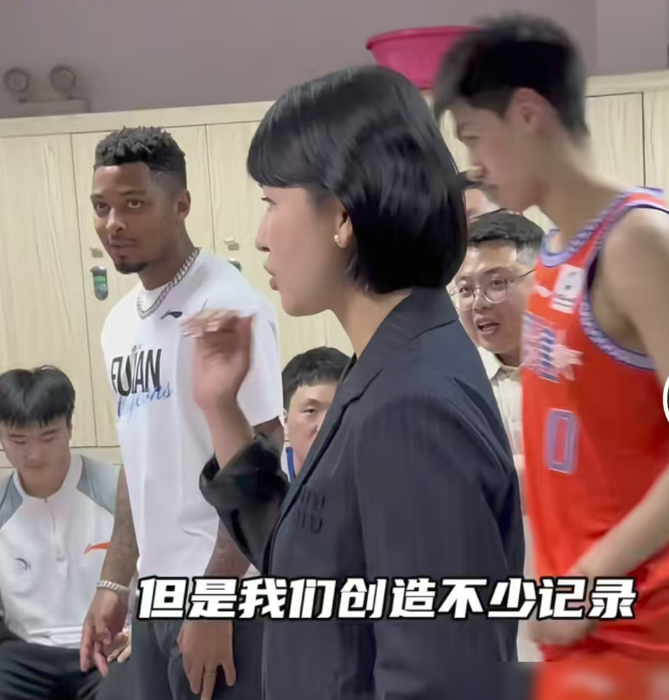 杜锋真敢说！领先14分被福建队耻辱双杀，赛后一句话，把胡明轩徐杰的脸都...