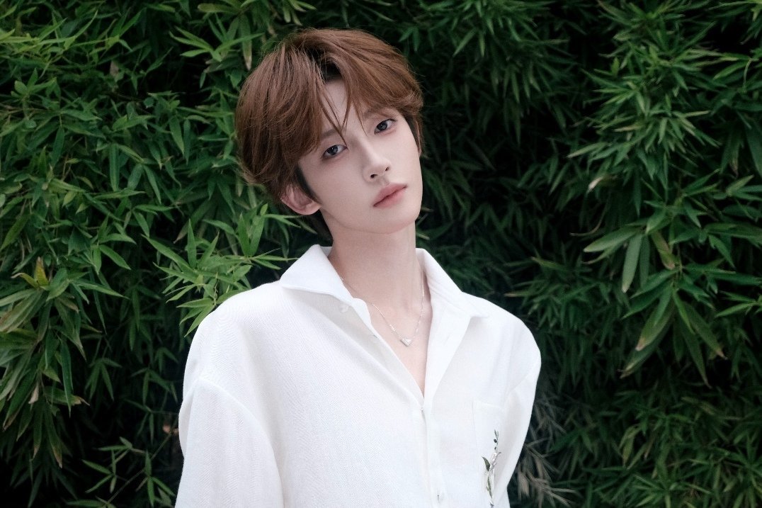 #刘宇廿六驭梦山河# [给你小心心]#刘宇0824生日快乐# 

谢谢你来到我的世界，祝福你新一岁所有的眼泪都献给幸福[送花花]

刘宇​