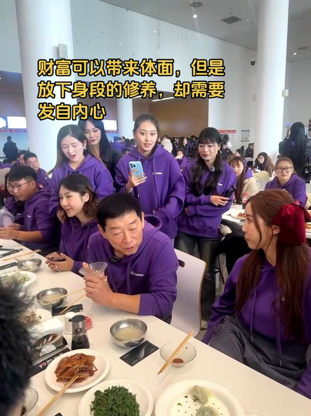 财富可以带来体面，但是放下身段的修养，却需要发自内心#长城汽车 #魏建军 #保定