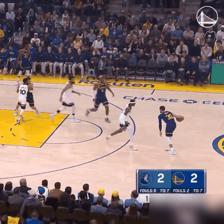 格林直接捅破了NBA没人敢说的实话！
36岁克莱刚签热火，全媒体都在吹热火挖到2017年巅峰克莱。格林直接在播客戳破：别给克莱挖坑。
2017年季后赛克莱17场随队夺冠，三分命中率38.7%，是水花体系里无缝衔接的顶级3D，这个状态本来就是可遇不可求的体系产物。他建议大家像看当年雷阿伦加盟热火一