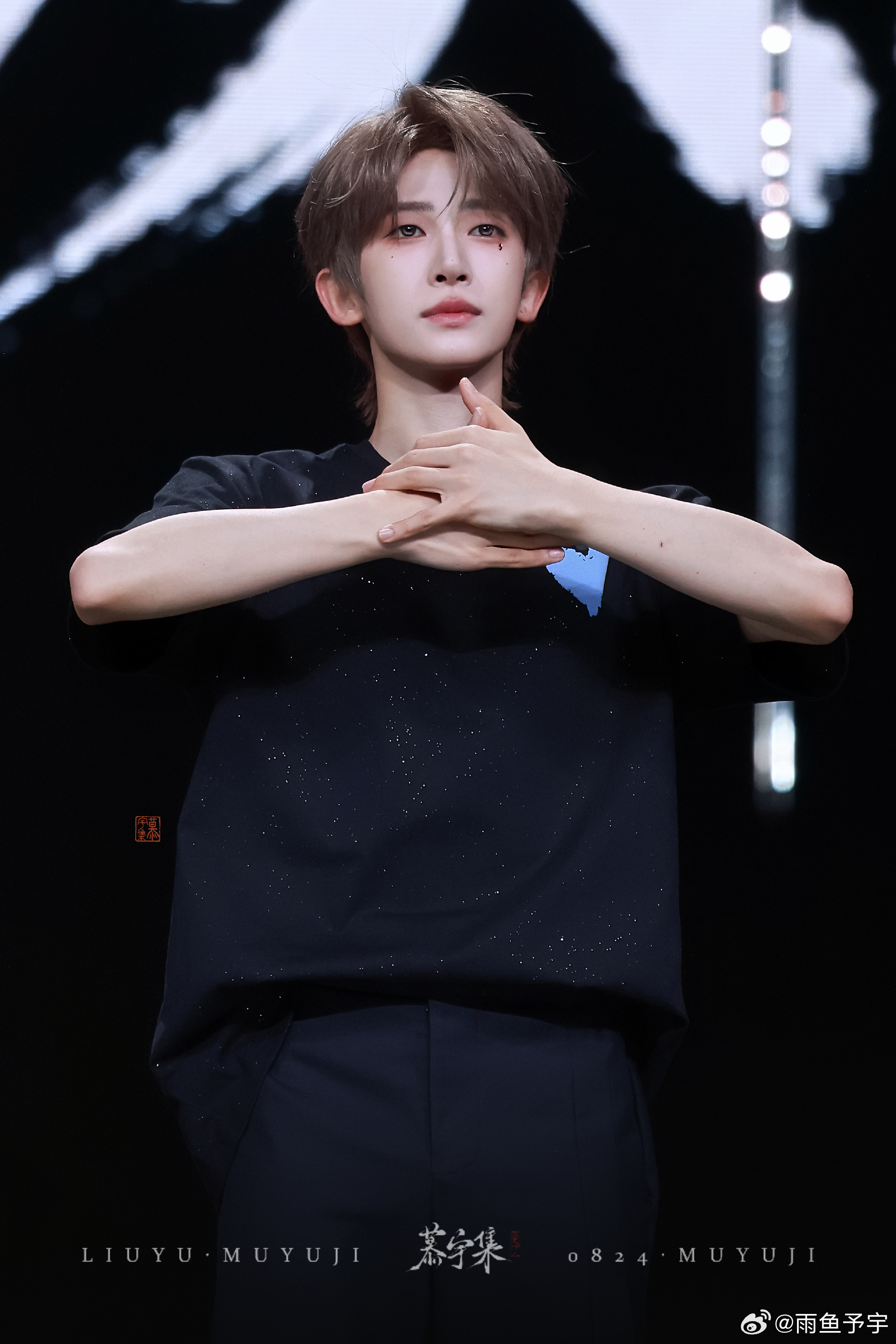 #刘宇[超话]##刘宇0824生日快乐##刘宇2026宇宙诗人巡演# 
🌌明日赴杭，奔赴一场浪漫之约
终于要等到见面的日子啦
隔着屏幕无数次心动，明天终于可以在现场亲眼看见闪闪发光的你
晚风、星光、热烈的呐喊，所有期待都即将落地
愿舞台之上万事顺遂，演出圆满顺利
我们现场见💙
 
#刘宇[超话]# ​