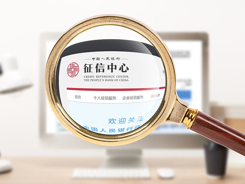 逾期总担心被强制执行？教你3个官方自查方法，避开常见误区。
1.中国执行信息公开网，输入姓名身份证号查询；
2.最高人民法院公众号，实名查执行、限高、失信记录；
3.查看银行卡、微信支付宝，是否出现司法冻结。
⚠️误区提醒：催收短信、律师函不等于强制执行。查到案件不要逃避，如实申报财产，可申请预留基