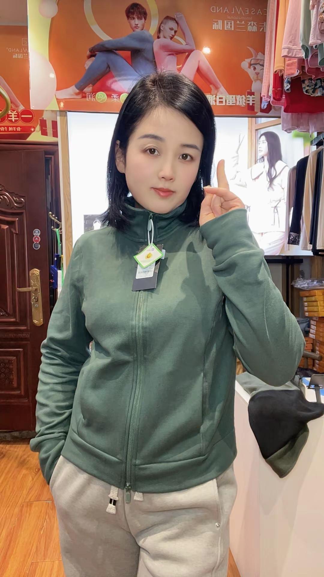 <p>微胖穿搭小姐姐 随意拍 <!--{img:0}--></p><i...