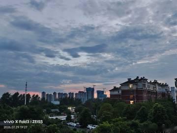 一抹夕阳，万种柔情。