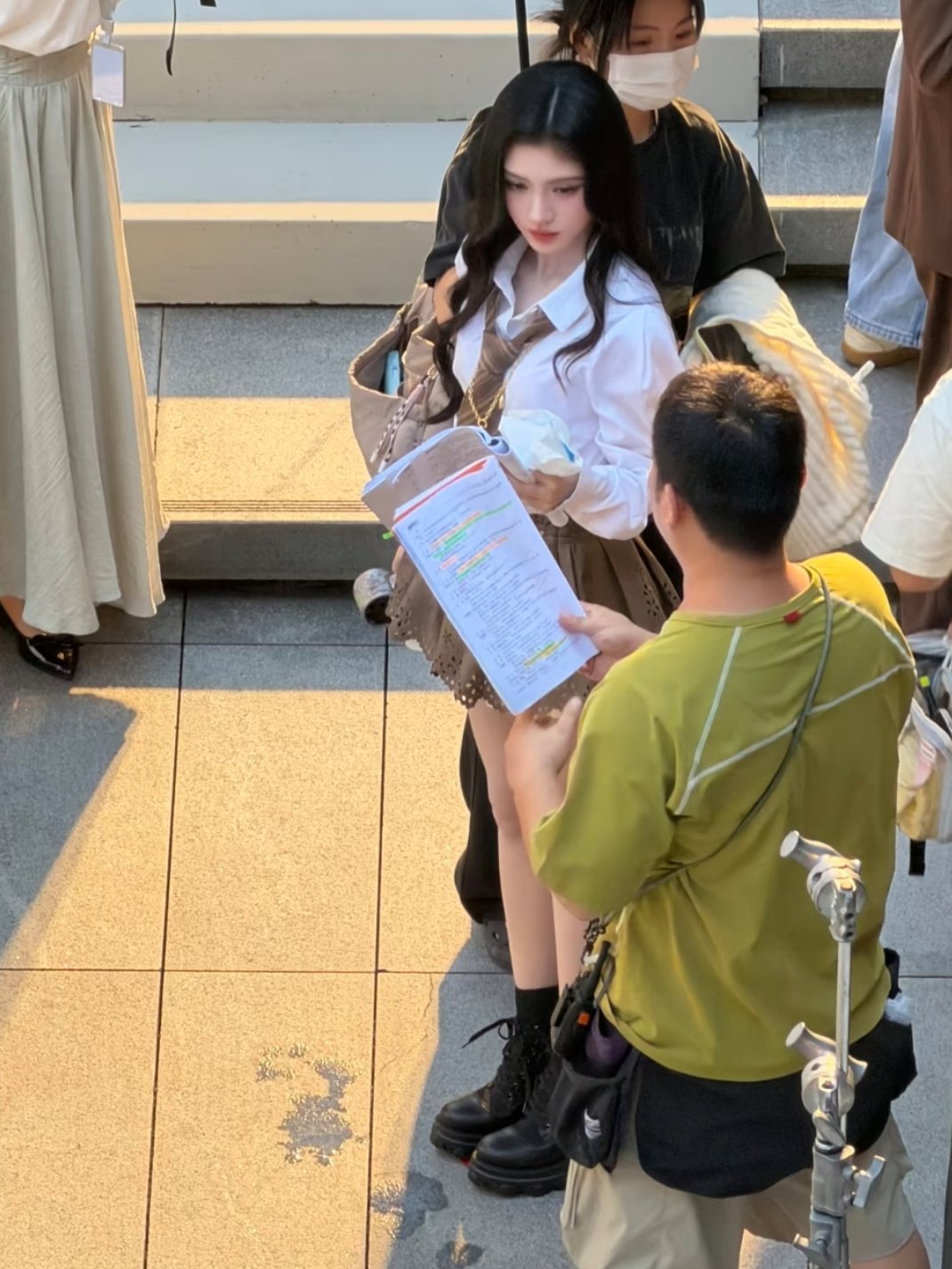 全世界都在遇见鞠婧祎
生图就这么权威
腰窄背薄腿细脸小头发多皮肤白气质好五官精致 ​