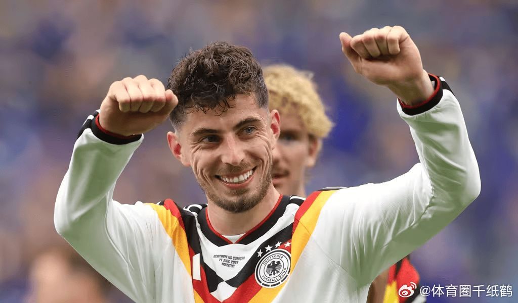 凯-哈弗茨接受FIFA官方采访，周一，当德国队在2026年世界杯32强...