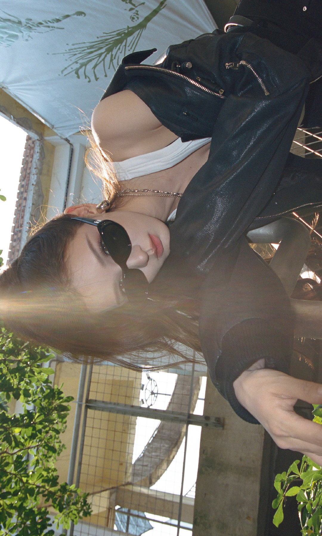 #张予曦[超话]# · #阿里个瓜# 

睡前陷入·𝗱𝗮𝗿𝗸 𝗺𝗼𝗼𝗱🕶
化妆：
发型：
摄影：​
