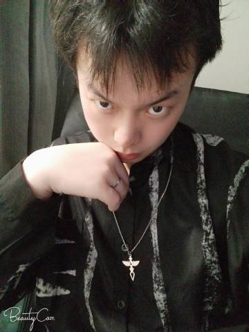 我给了英雄联盟很多次机会，支持你们想玩下去。但是改变不了结局，还是万年...