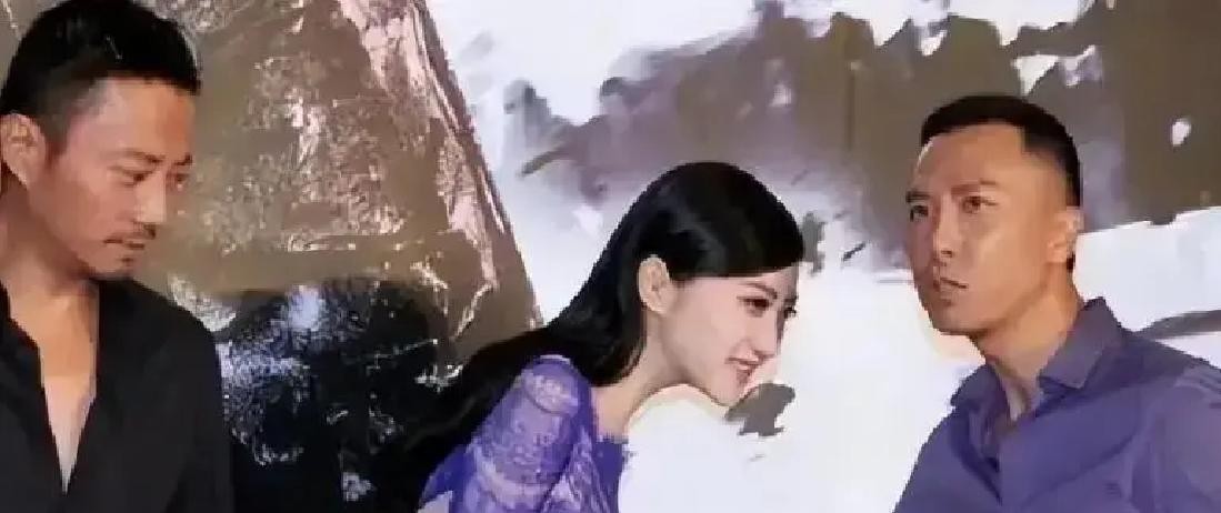 2013年《特殊身份》发布会，几百台摄像机前面，甄子丹伸手去揽景甜的腰。景甜侧身，躲开了。

现场安静了一秒。甄子丹的手停在半空，他收回手，说合作愉快。景甜补了一句，鞋跟太高没站稳。

这句话谁信？没人信。但谁都不说破。

发布会结束，景甜团队直接推掉三场双人路演，只接单人场次。片方打电话来问，团队