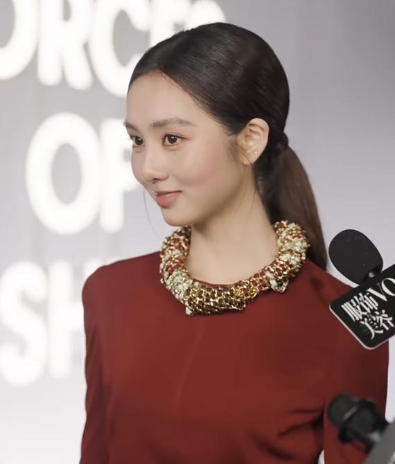 20岁黄多多首秀被说小表情太多,自曝头号粉丝是妹妹 ​