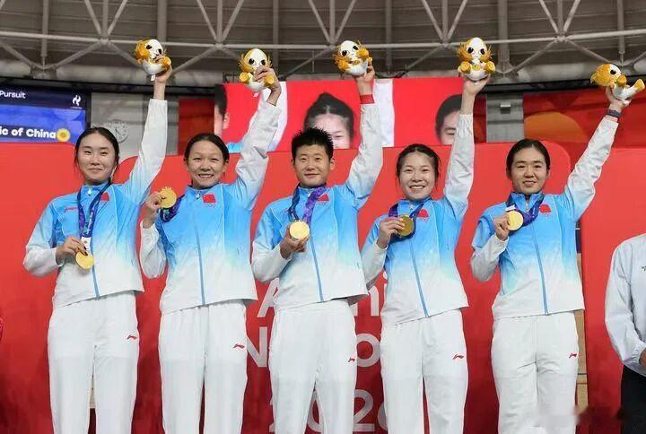 【淄博姑娘王晓月，金牌！中国队成绩刷新亚洲纪录和亚运会纪录】9月30日，在第20届亚运会场地自行车女子团体追逐赛决赛中，中国队以4:08.818的成绩夺得金牌，并一举刷新亚洲纪录与亚运会纪录。淄博籍运动员王晓月与队友巩现冰、陈凝、魏苏婉携手出战，共同摘得这枚宝贵的金牌。#张店小二##有爱张店# ​