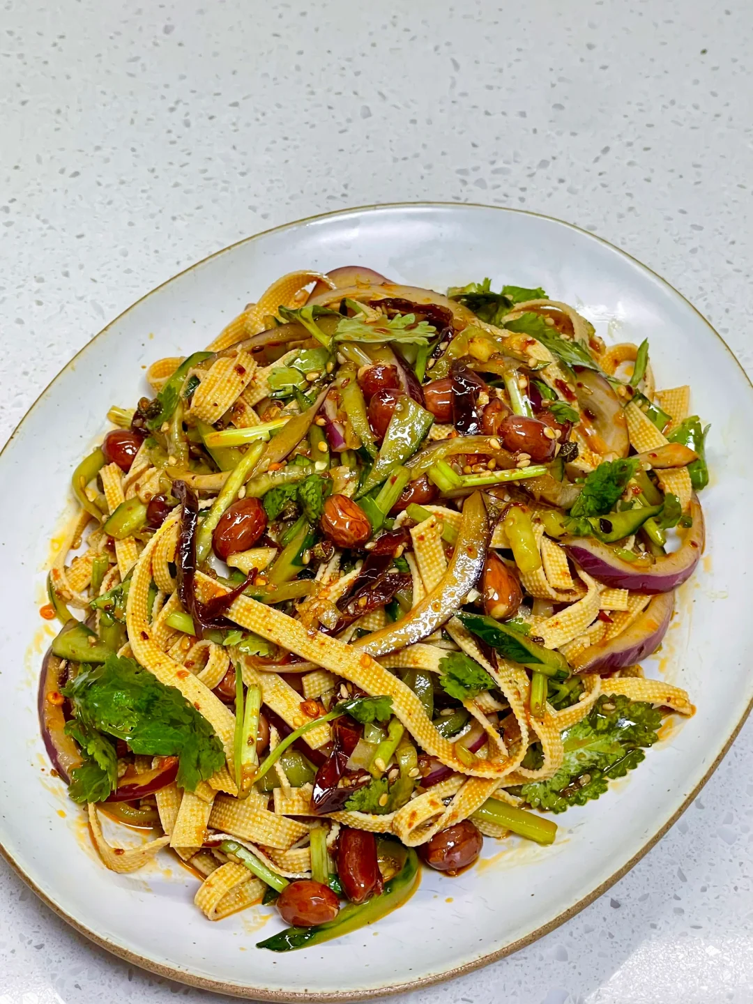 爽口凉拌菜炝拌干豆腐丝，附详细做法～