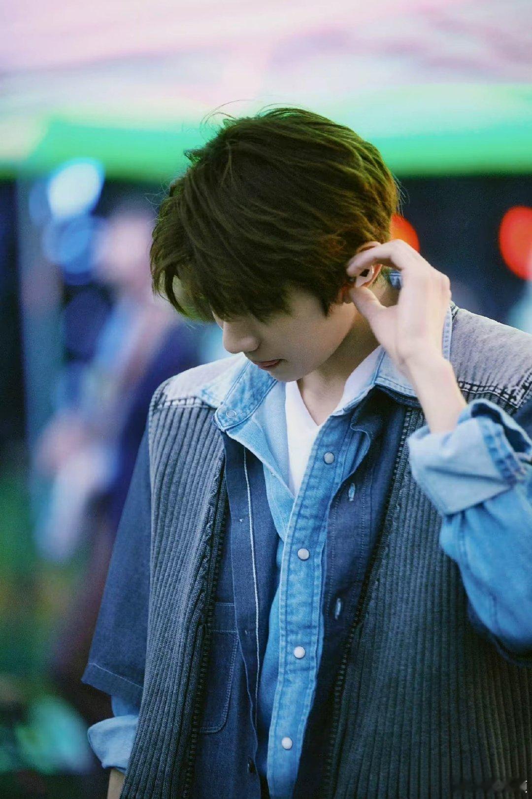 #王源[超话]#💚#王源客厅狂欢巡演#💚#王源电视剧灿烂#

你就想天上的星星我永远追不到但是我永远愿意为你付出.

​