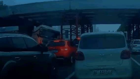 本能犹豫生死瞬间：烟台车祸给司机的血泪警示  今天刷到烟台车祸视频，心...