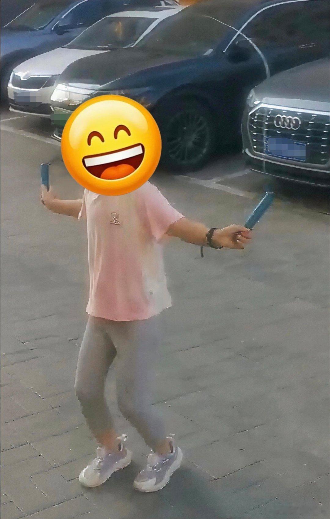 分享礼遇商城运动好物智能计数跳绳

作为岚图老车主，看到岚图冠名的武汉网球公开赛已经开赛了，这里也分享一下在岚图官方礼遇商城买到的运动好物智能计数跳绳。这个智能计数跳绳材质不错，而且在跳绳的把手上有计数器，屏幕显示很好玩，平时带着家人一起去户外运动的时候，智能计数跳绳可以给大家带来 ​
