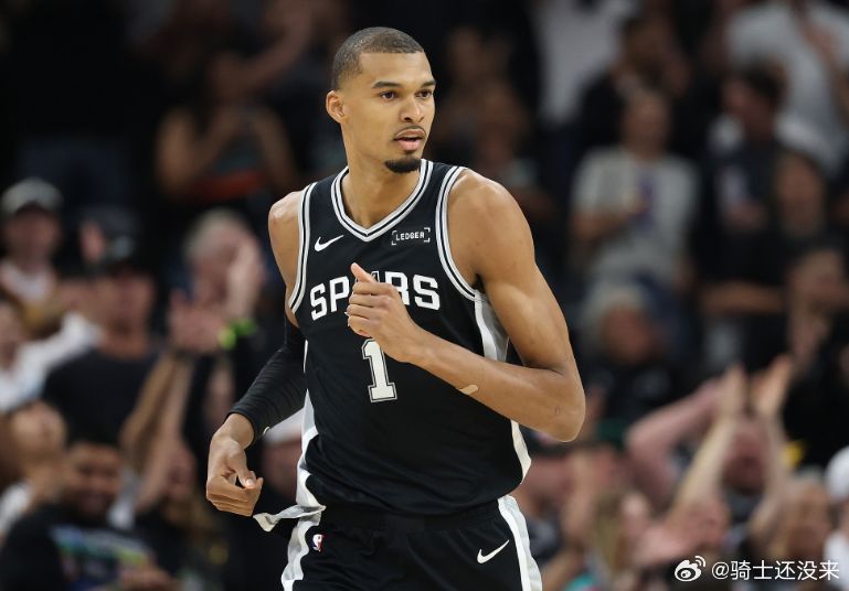 NBA总决赛G3，马刺客场115-111击败尼克斯，文班亚马拿下生涯...