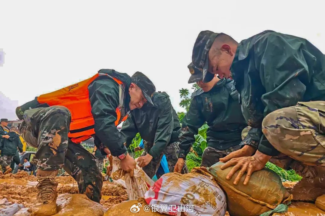 洪浪当前勇赴一线
一身戎装守护万家
点赞致敬中国军人
早安[微风][太阳][太阳] ​