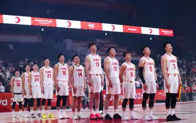 中国男篮三连胜头名出线