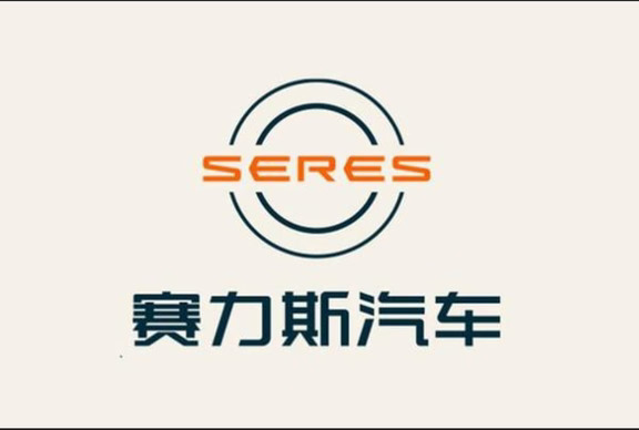 问界的单飞，透露着赛力斯的一丝隐忧和无奈。
	
一直以来，赛力斯都华为合作伙伴中的标杆，而问界M9更是标杆中的标杆。俗话说“人怕出名猪怕壮"，问界M9火了之后，其他车企都把问界M9当成了学习的榜样，于是也就有了华境S和奕境X9。
	
同为合作商，都用是华为的技术，这就无形中形成了兄弟相残的局面。虽然它们不能说和问界M9有直接的竞争关系， 但也悄悄分走了一部分预算有限的潜在客户。
	
而同为华为的合作伙伴，华为的扶持不可能一直无条件的倾向赛力斯，其他合作商也需要更多的关怀。当有朝一日华为的精力无法顾及每一个伙伴时，就会出现厚此薄彼的尴尬局面了。
	
而作为华为最成功的合作伙伴，赛力斯已然成长了起来，这个时候再占用太多资源就有点说不过去了。赛力斯也意识到了这一点，看着家中兄弟姐妹越来越多，作为长子的它也是时候独自成家立业了。这样不仅可以防止兄弟之间的内耗，又替家里减轻负担，与谁都是一件好事。
	
没有了华为的特殊庇护，赛力斯将会多几分风险，但危与机并存，如果能独自闯出一片天，那以后的路...