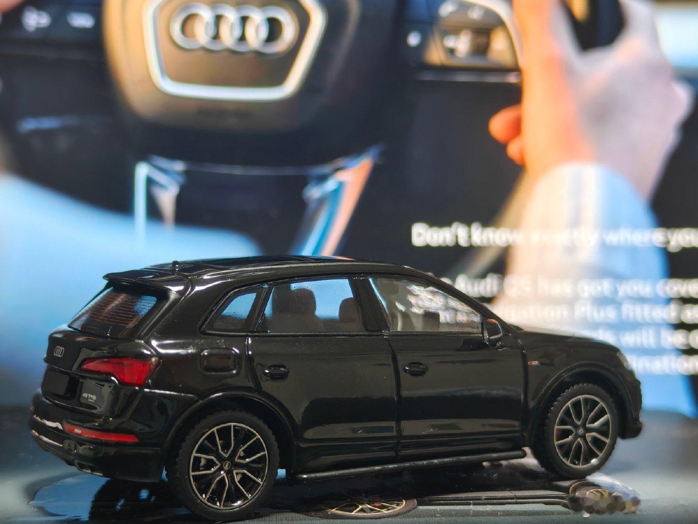 #汽车模型[超话]# 
传统SUV和跨界旅行
Q5L & A6 allroad

#汽车模型##小比例车模##奥迪#  ​