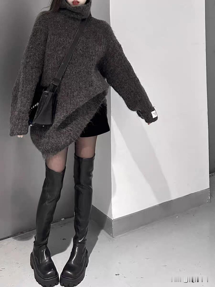 菁菁说：女生穿丝袜好处多多，魅力无限呀😘！     从时尚搭配的角度...