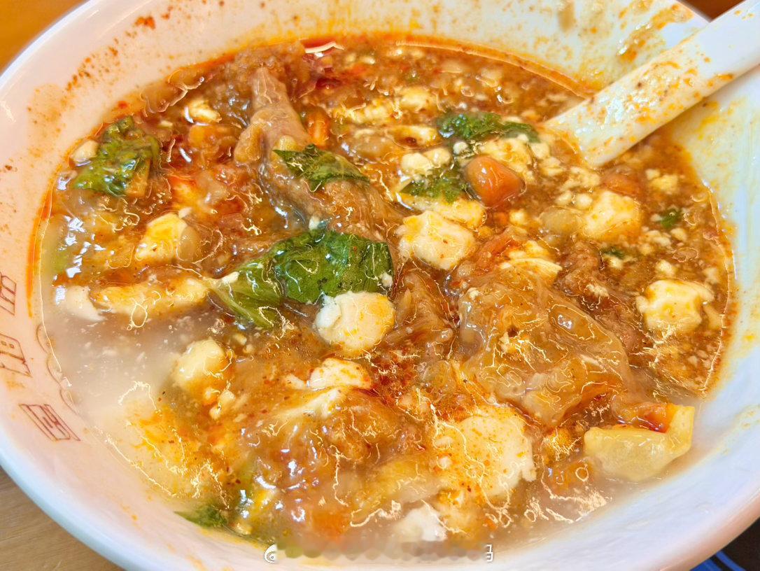 牛肉豆花、肥肠萝卜咔饼、酒酿豆花……吃饱了再去买点东西[太开心][太开心][太开心]  ​​​
