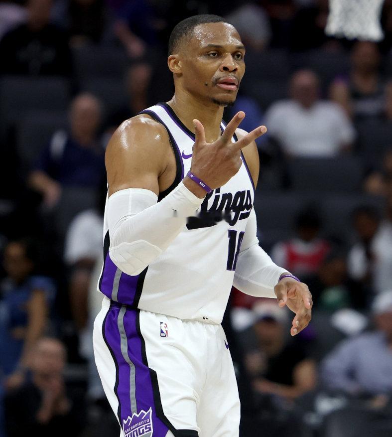 今天，数据媒体Clutch Numbers晒出了在NBA历史上，季后赛三分最铁榜（至少出手500次），具体为：

1、威少 29.9%

2、追梦 30%

3、皮蓬 30.3%

4、基德 32.2%

5、科比 33.1%

6、詹姆斯 33.2%

7、克劳德 33.3%

8、斯玛特 33.5%

9、哈登 33.7%

10、洛瑞 33.8% ​