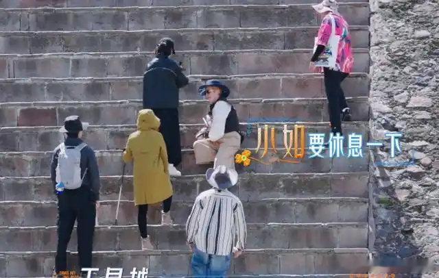 一眼假！花少8更到第二期差评满屏，一大堆明星没一个能撑场面的，拍了素材不敢放，地陪750被剪成宰客，吴君如邓为尬聊哇半天 ​